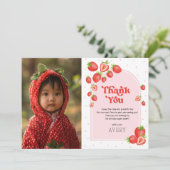 Red Strawberry Berry First Birthday Foto Dankeskarte (Stehend Vorderseite)