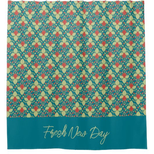 Red Strawberry fruit and pink blossoms Duschvorhang (Vorderseite)