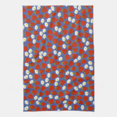 Red Strawberry mit Navy White Basketweave Backgrd Geschirrtuch (Vertikal)