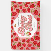 Red Strawberry Pattern Pink Berry Erster Geburtsta Banner (Vertikal)
