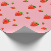 Red Strawberry Pattern Pink Party Geschenkpapier (Ecke)
