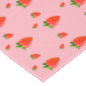 Red Strawberry Pattern Pink Party Tischdecke (Schrägansicht)