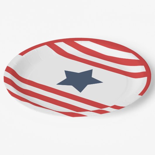 Red Stripes Blue Star Patriotic Pappteller (Schrägansicht)