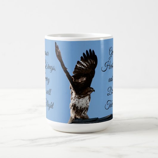 Red-Tail Hawk fliegen inspirierend Kaffeetasse (Mittel)