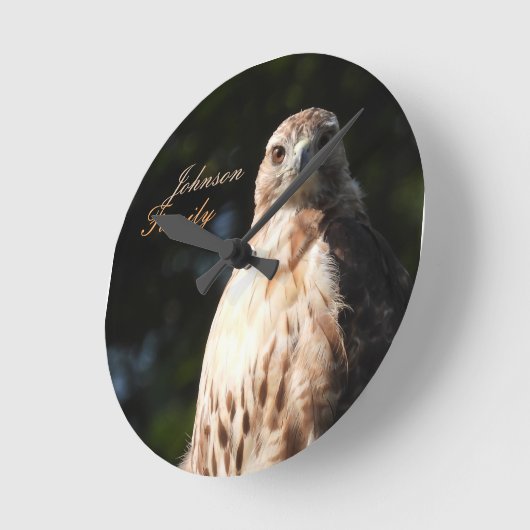 Red Tail Hawk *Personalize* Runde Wanduhr (Winkel)