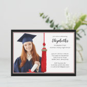 Red Tassel Foto Graduation Party Einladung (Stehend Vorderseite)