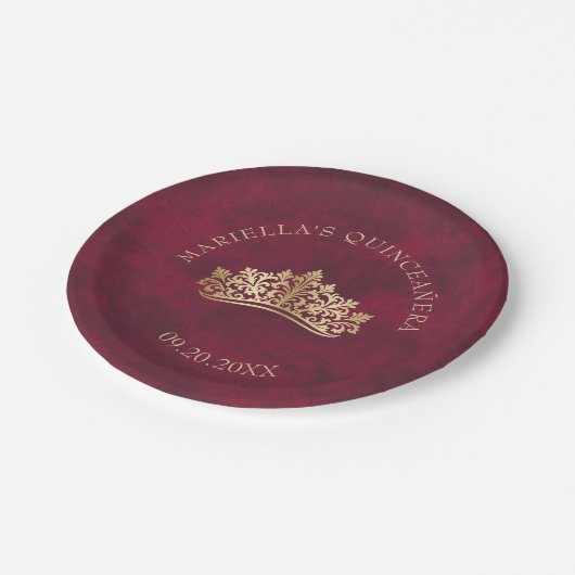 Red Tiara Crown Elegante Quinceanera Pappteller (Schrägansicht)