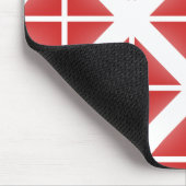 Red Trendy Triangle Pattern Mousepad (Ecke)