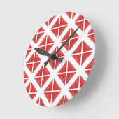 Red Trendy Triangle Pattern Runde Wanduhr (Winkel)