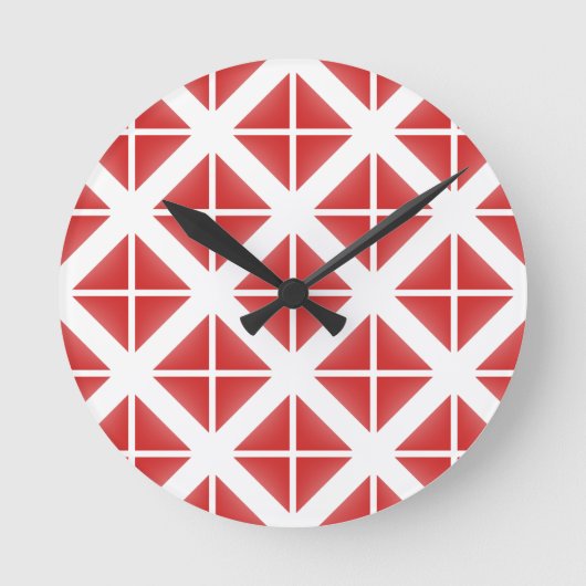 Red Trendy Triangle Pattern Runde Wanduhr (Vorderseite)