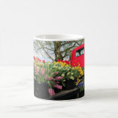 Red Truck mit Frühlingsblumen & Regenbogen Kaffeetasse (Mittel)