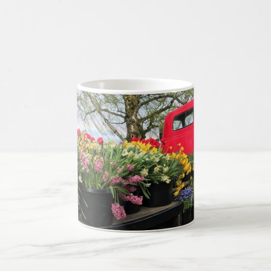 Red Truck mit Frühlingsblumen & Regenbogen Kaffeetasse (Mittel)