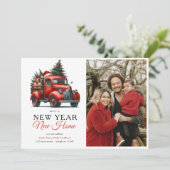 Red Truck New Year New Zuhause Foto Holiday Moving Ankündigung (Stehend Vorderseite)