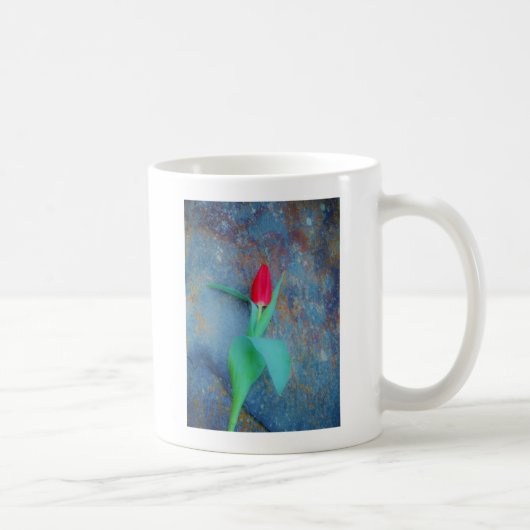 Red Tulip auf Blue Gray Slate Kaffeetasse (Rechts)