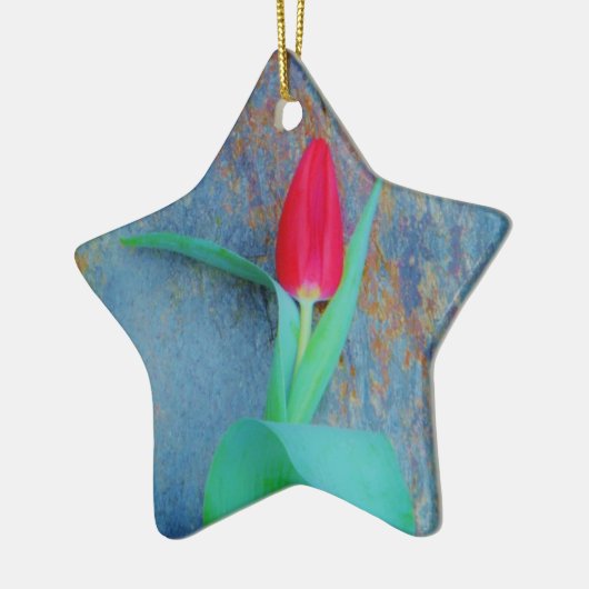 Red Tulip auf Blue Gray Slate Keramik Ornament (Links)