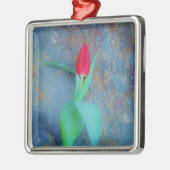 Red Tulip auf Blue Gray Slate Silbernes Ornament (Links)