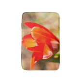Red Tulip Blossom Badematte (Vorderseite Vertikal)