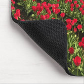 Red Tulip Field mit Hot Air Ballon Mousepad (Ecke)
