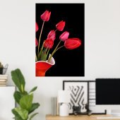 Red Tulips auf Black Poster (Heimbüro)