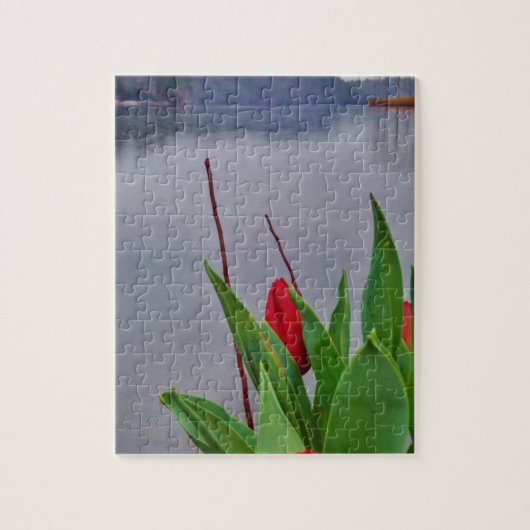 Red Tulips Blue Lake Arrowhead Wasser Puzzle (Vertikal)