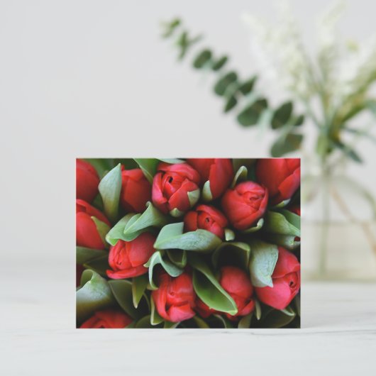 Red Tulips Bouquet Postkarte (Stehend Vorderseite)