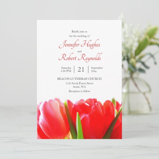 Red Tulips Hochzeitseinladung Einladung (Stehend Vorderseite)