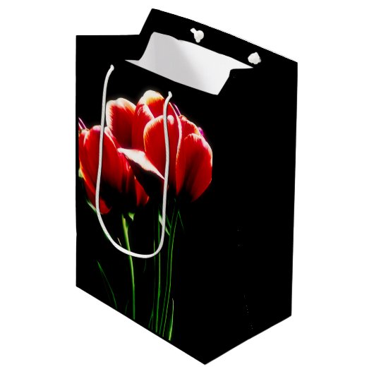 Red Tulips Mittlere Geschenktüte (Vorderseite Schrägansicht)