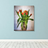 Red Tulips White Brick Wall Leinwanddruck (Insitu (Holzboden))