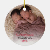 Red Twins Baby's First Christmas Foto Keramik Ornament (Hinten)
