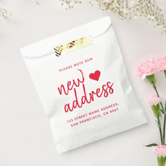 Red Typography Please Note Our New Address Geschenktütchen (Versiegelt)