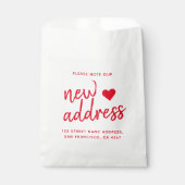 Red Typography Please Note Our New Address Geschenktütchen (Vorderseite)