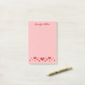 Red Valentine's Day Hearts & Custom Text Post-it Klebezettel (Auf Schreibtisch)