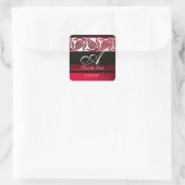 RED VELVET DAMASK TULIPS MONOGRAM Burgund White Quadratischer Aufkleber (Tasche)