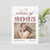 Red Vintag Class of 2025 Foto Abschluss Ankündigung (Stehend Vorderseite)