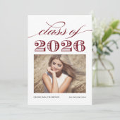 Red Vintag Class of 2025 Foto Abschluss Ankündigung (Stehend Vorderseite)