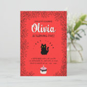 Red Watercolor Cat Birthday Celebration Einladung (Stehend Vorderseite)