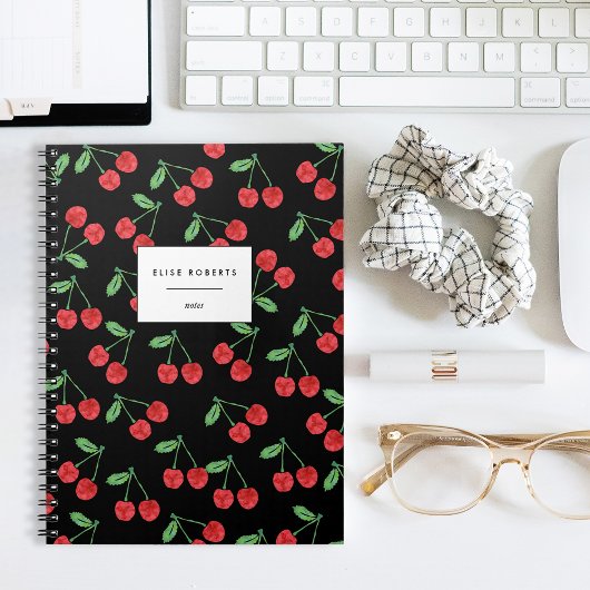 Red Watercolor Cherry Muster auf schwarz Notizblock