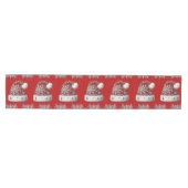 Red Weihnachtsmannmütze Holiday Table Runner Mittelgroßer Tischläufer (Horizontal)
