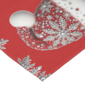 Red Weihnachtsmannmütze Holiday Table Runner Mittelgroßer Tischläufer (Ecke)