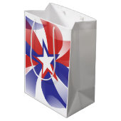 Red White and Blue Dazzzle Me Patriotic Geschenkta Mittlere Geschenktüte (Rückseite Schrägansicht)