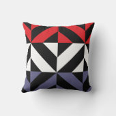 Red White and Blue Geometric ZigZag Kissen (Rückseite)
