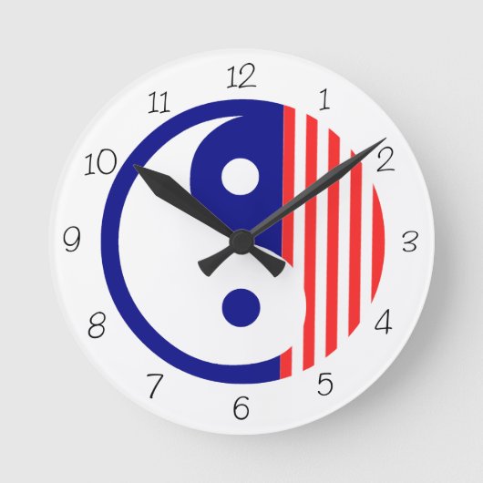 Red, White and Blue Yin Yang Round Clock Runde Wanduhr (Vorderseite)