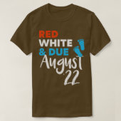 Red White and Due August 2022 Schwangerschaftsankü T-Shirt (Design vorne)