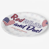 Red White and Due July 4. Patriotic Baby Dusche Pappteller (Schrägansicht)
