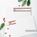 Red White and Gold Holiday Cookies Sweet Christmas<br><div class="desc">Fügen Sie dieses schöne attraktive Element zu Ihren Umschlägen mit dieser schönen Umhüllung um das Label. Dekoratives rotes Ziegelmuster, weiß und goldfarbenes Streifen mit feinen Keksen im Hintergrund und vorne. Weiße Mitte mit Textbereich für Ihren Namen, Ihre Nachricht und Ihre Adresse. Rund um Sektion auf der Vorderseite mit schönen Wort...</div>