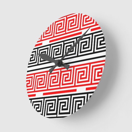 Red White Black Grikey Fret Pattern Design Runde Wanduhr (Winkel)
