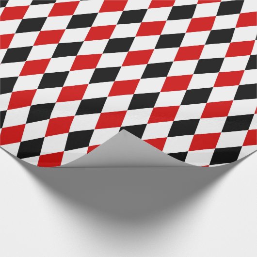 Red White Black Harlequin Diamond Pattern Geschenkpapier (Ecke)