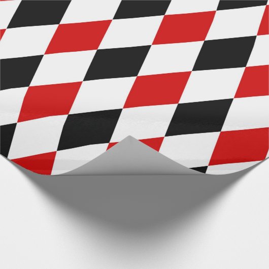 Red White Black Harlequin Diamond Pattern Geschenkpapier (Ecke)