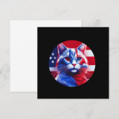 Red White & Blue Cat With American Flag Background Einladung (Vorne/Hinten)