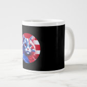 Red White & Blue Cat With American Flag Background Jumbo-Tasse (Vorderseite Rechts)